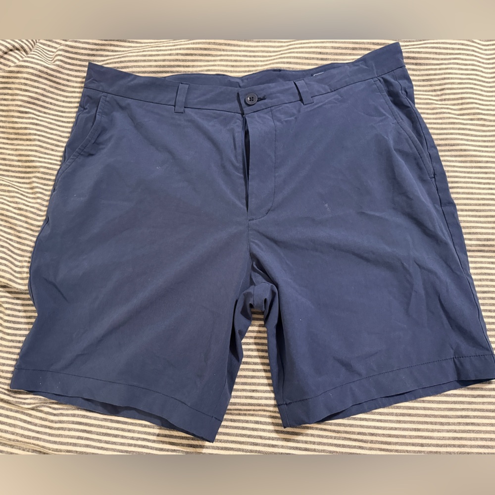 Vineyard Vines Performance Shorts in blue